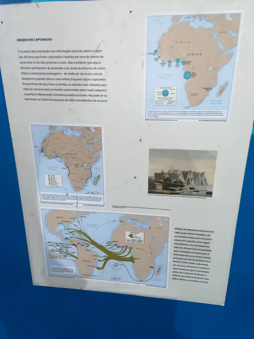 Painel Origem dos Capturados, com mapas da África e das rotas do tráfico pelo Atlântico